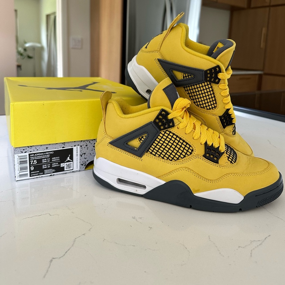 Air Jordan 4 Retro - Yellow - Sneaker